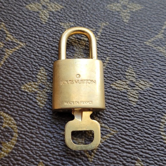 ⭐ # 306 vintage Louis Vuitton padlock and key - Picture 4 of 5